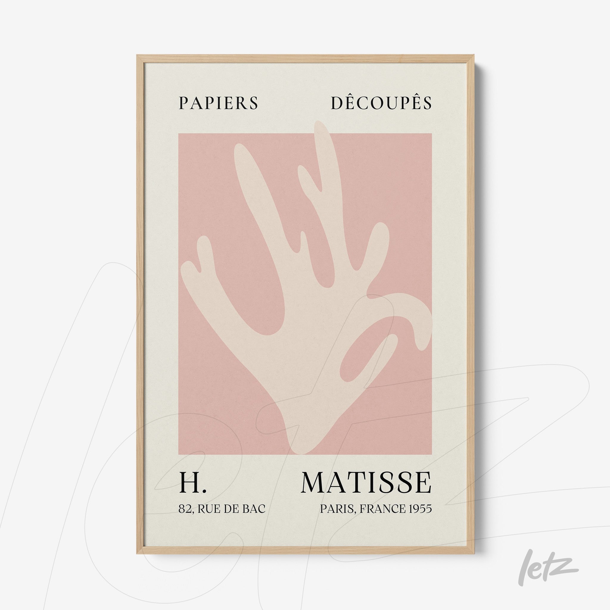 quadro com arte moderna de mão estilizada em fundo pink, moldura de madeira clara