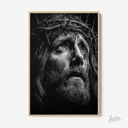 quadro em preto e branco retratando uma figura de Cristo com coroa de espinhos e expressão de dor em moldura clara