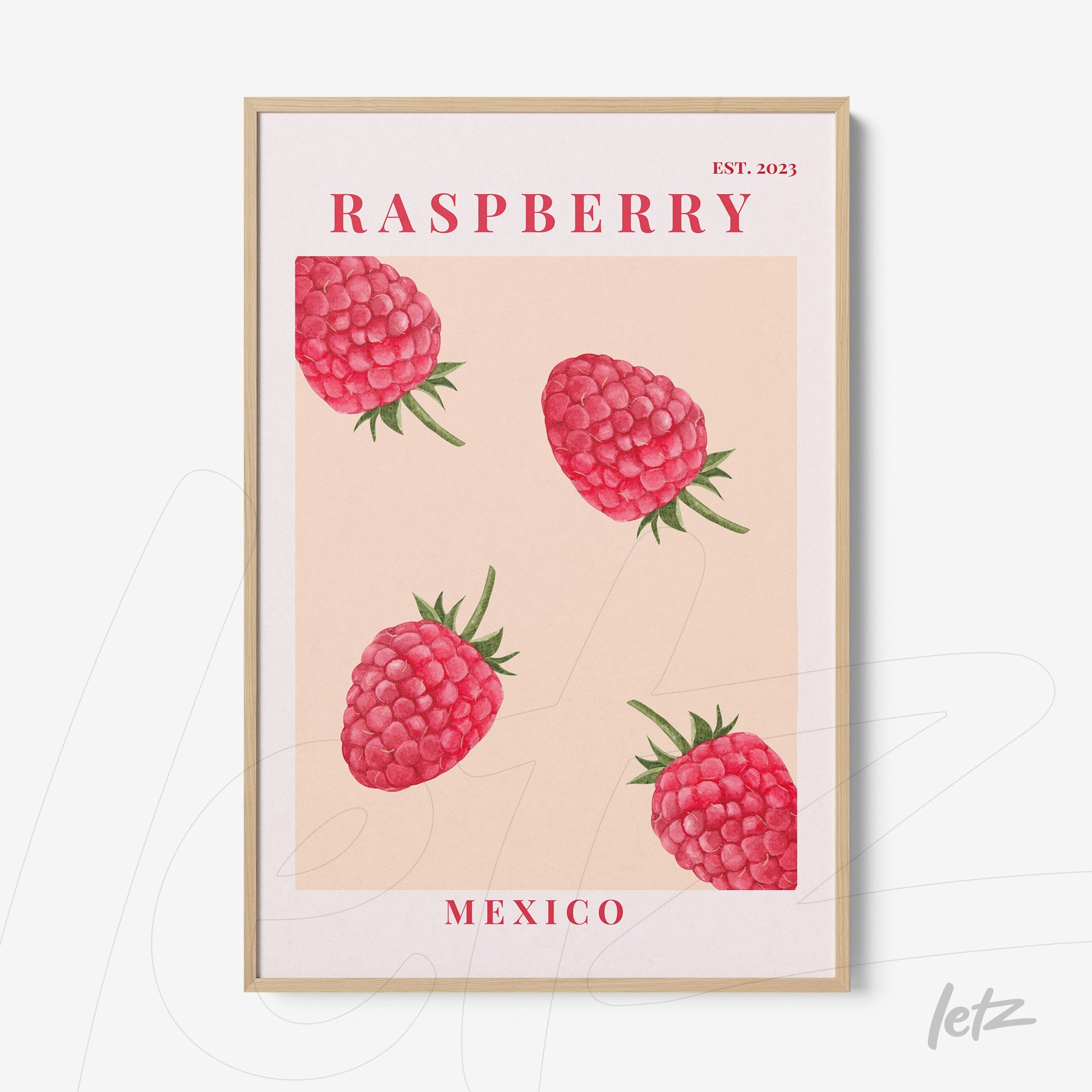 quadro com ilustração de framboesas em fundo rosa e moldura de madeira clara