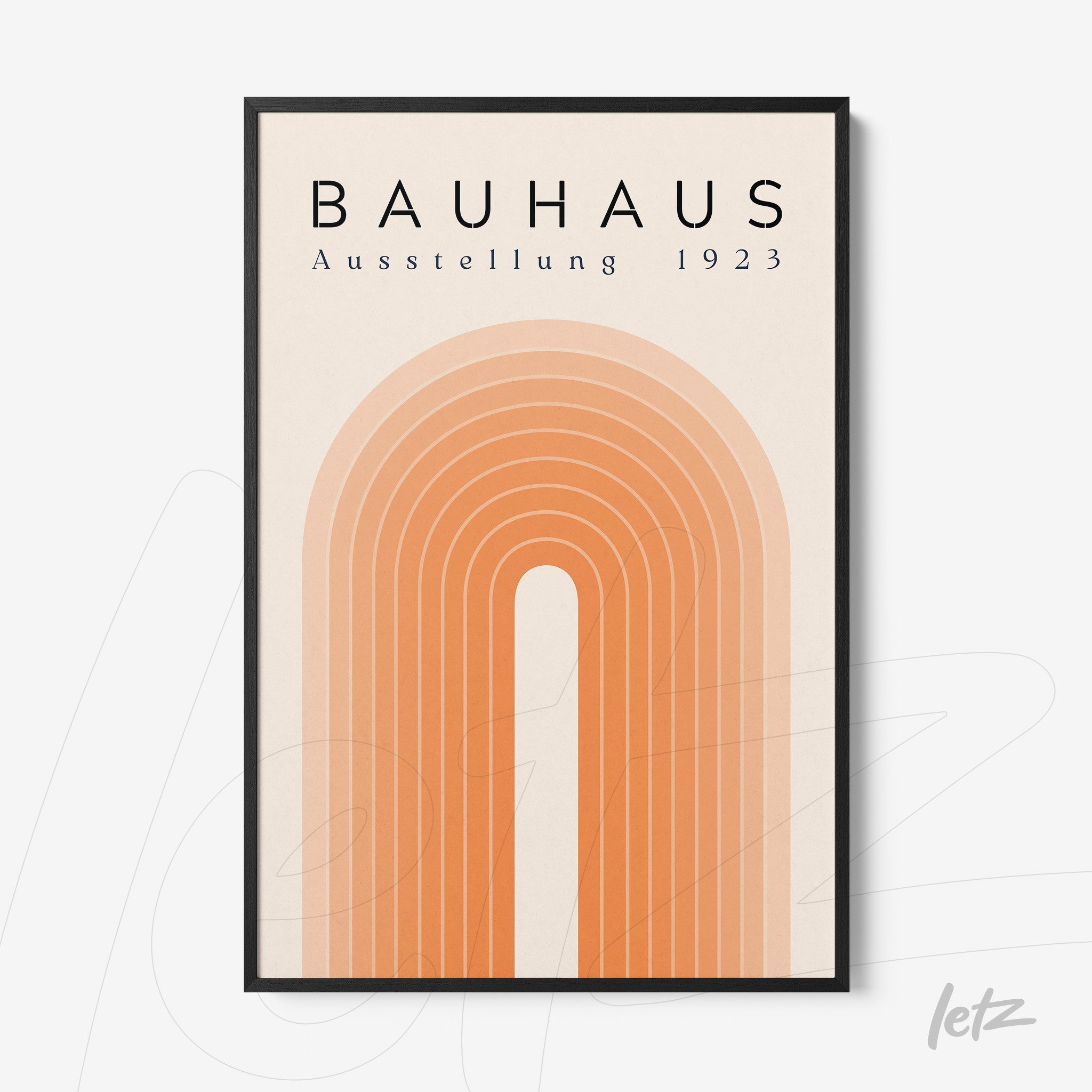 quadro estilo bauhaus com arcos concêntricos em tons de laranja e moldura preta