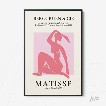 quadro com arte moderna de figura feminina em tons de rosa, com moldura preta e fundo claro