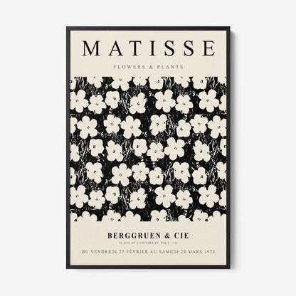 quadro com arte de estilo vintage exibindo flores brancas em fundo preto, moldura preta fina