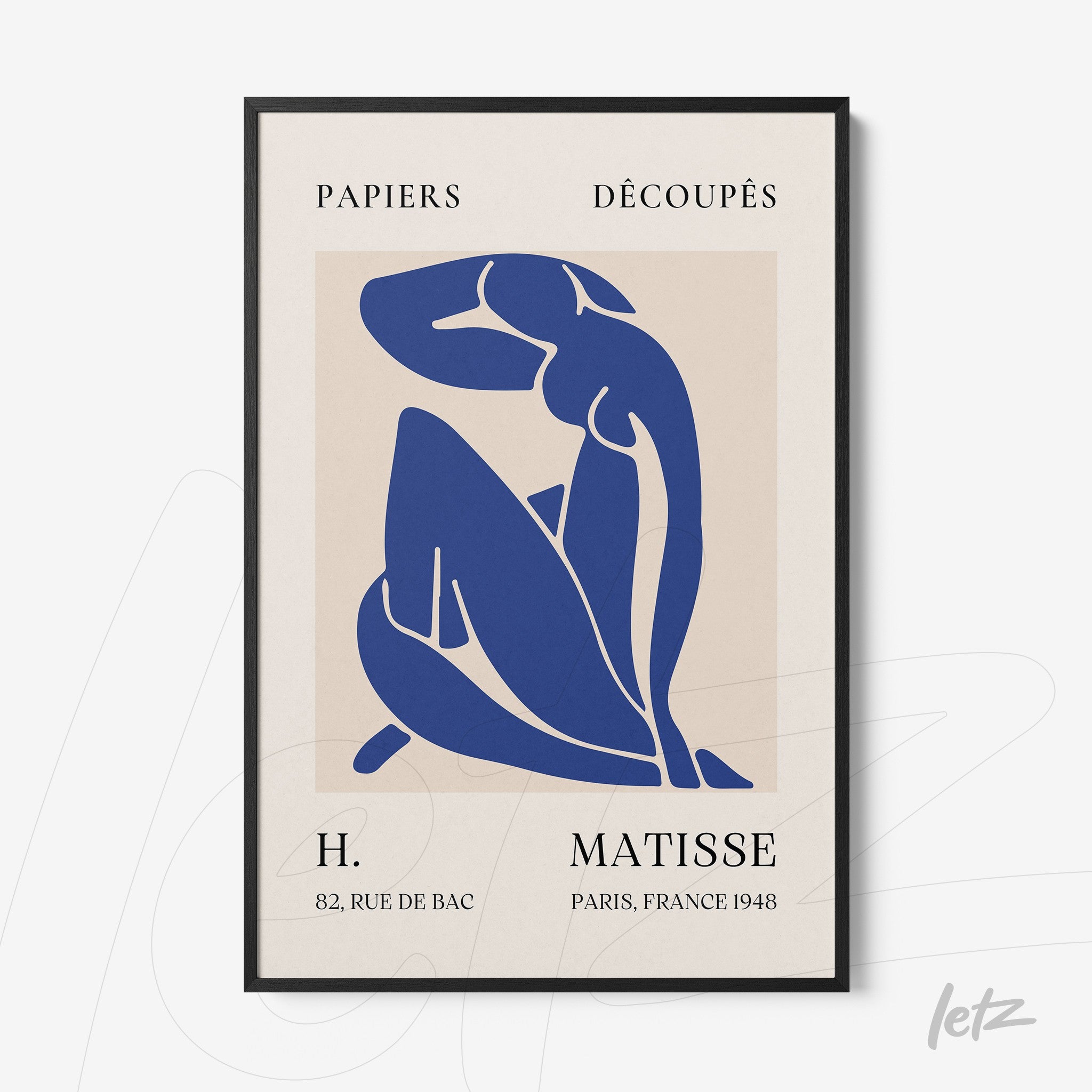 quadro decorativo com arte de recortes de Matisse, apresentando uma figura feminina em azul sobre fundo creme, moldura preta