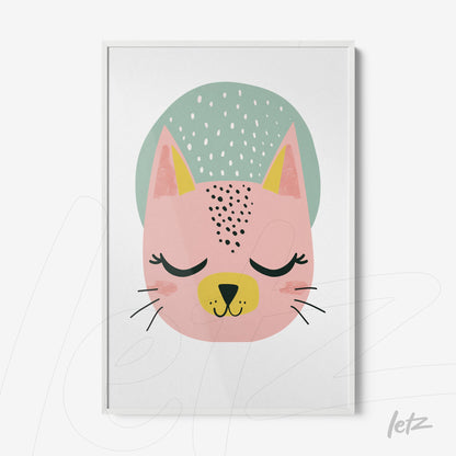 quadro com ilustração de rosto de gato em rosa, com olhos fechados e um fundo verde claro, em moldura branca
