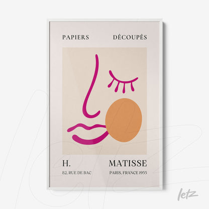 quadro com arte gráfica moderna apresentando rosto estilizado em cores vibrantes, moldura branca e fundo claro