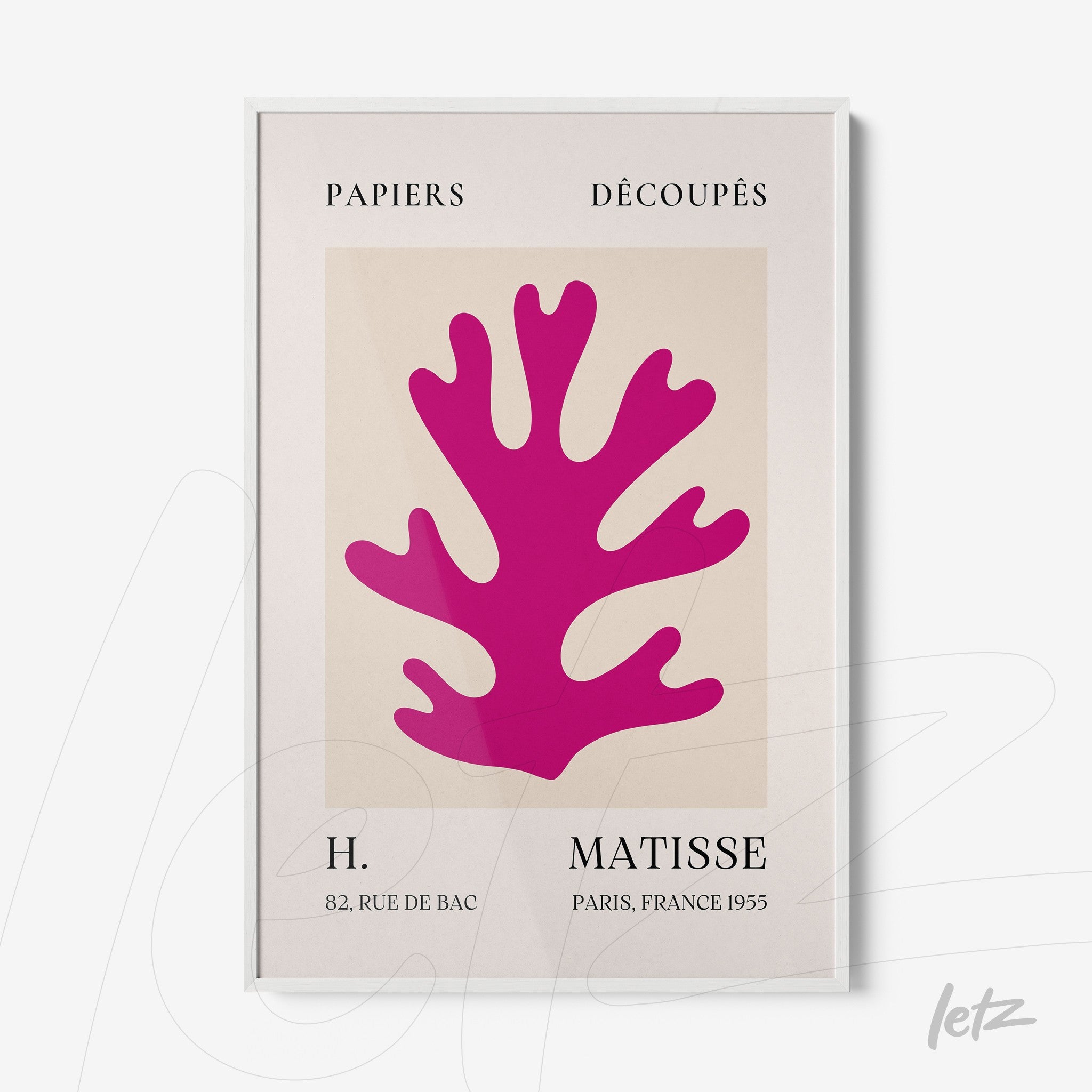 quadro com arte abstrata de coral rosa em fundo claro, moldura branca fina