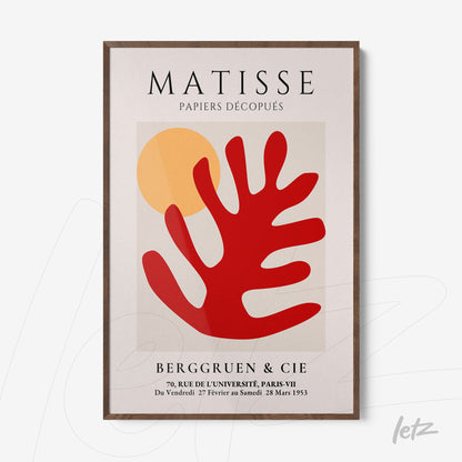 quadro decorativo com arte abstrata de folhas vermelhas sobre fundo claro, moldura de madeira escura