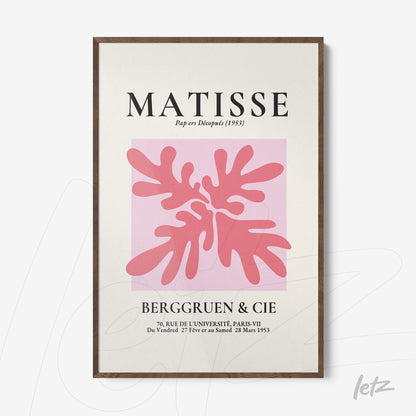 quadro com arte moderna apresentando formas orgânicas em tons de rosa e fundo rosa claro, em moldura de madeira escura