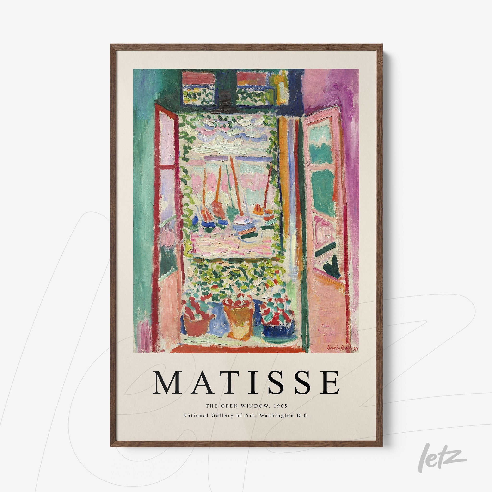 quadro com arte de Matisse representando uma janela aberta com flores em vasos e vista para o exterior, em moldura de madeira escura
