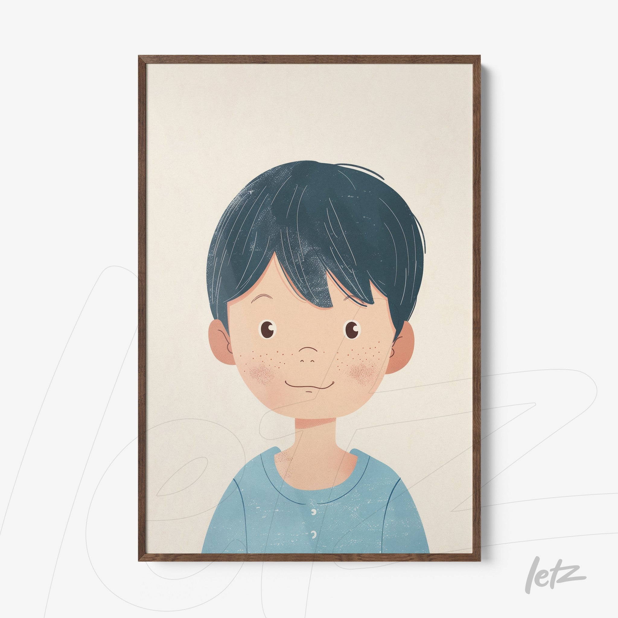 quadro com retrato de menino de cabelo curto e escuro, moldura de madeira clara