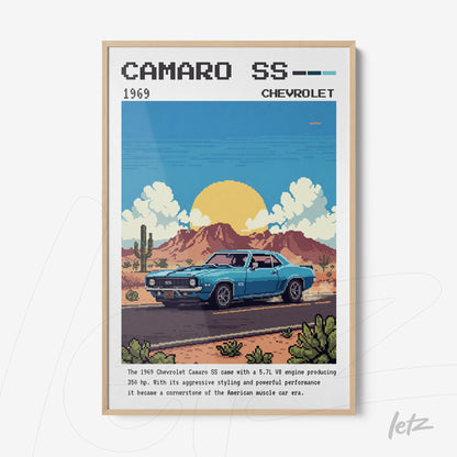 quadro emoldurado com arte digital de um Chevrolet Camaro SS de 1969 sobre fundo desértico com cactos e sol ao fundo