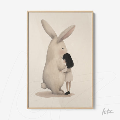 quadro com ilustração suave de uma menina abraçando um coelho gigante, moldura de madeira clara