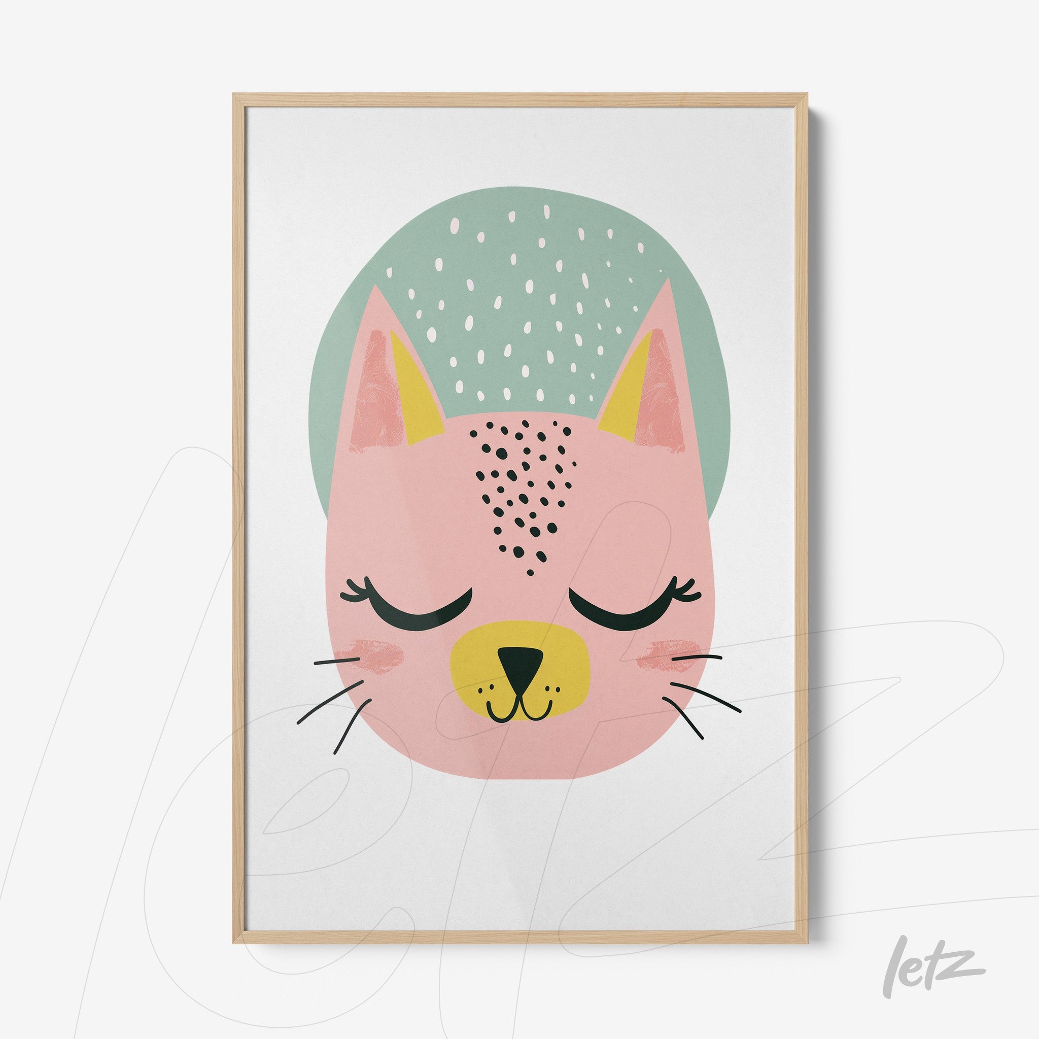 quadro emoldurado com ilustração de um gato rosa com olhos fechados e um chapéu verde