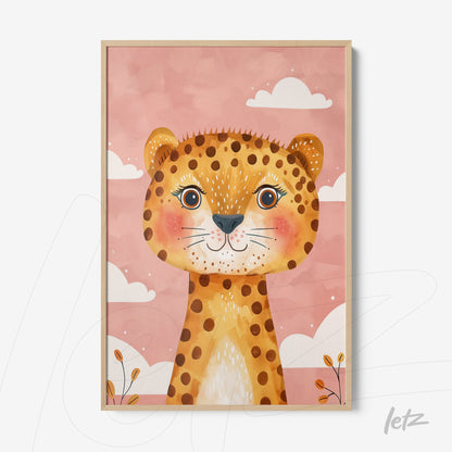 quadro com arte infantil de leopardo sorridente sobre fundo rosa com nuvens brancas