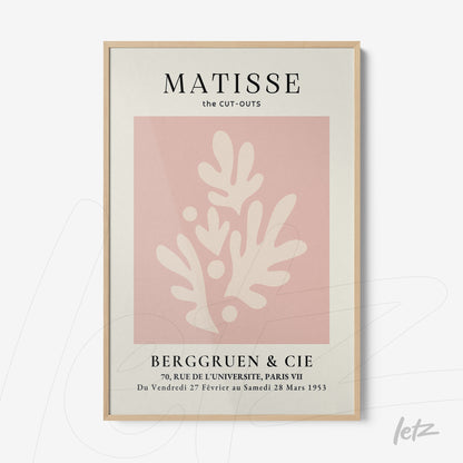 quadro com arte moderna em fundo rosa, destacando formas abstratas em branco, moldura de madeira clara