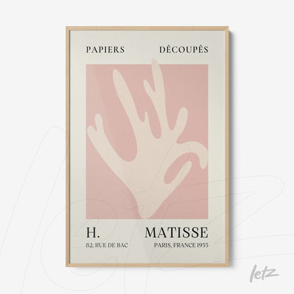 quadro com arte inspirada em Henri Matisse, apresentando uma silhueta abstrata em tons de rosa sobre fundo creme, com moldura de madeira clara