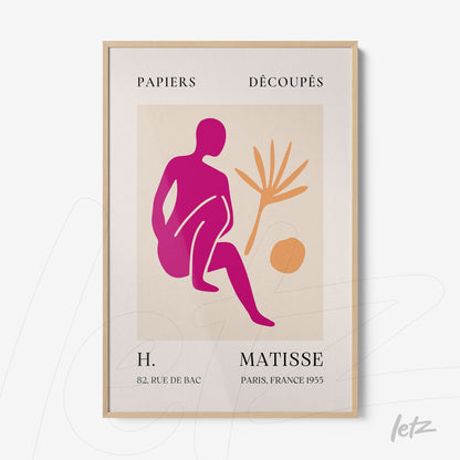 quadro em moldura clara com arte abstrata de figura humana em tons rosa e roxo ao lado de uma planta e um círculo, com texto em estilo vintage