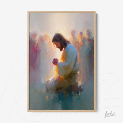 quadro com arte impressionista de Jesus em oração, cercado por um halo de luz suave, moldura de madeira clara
