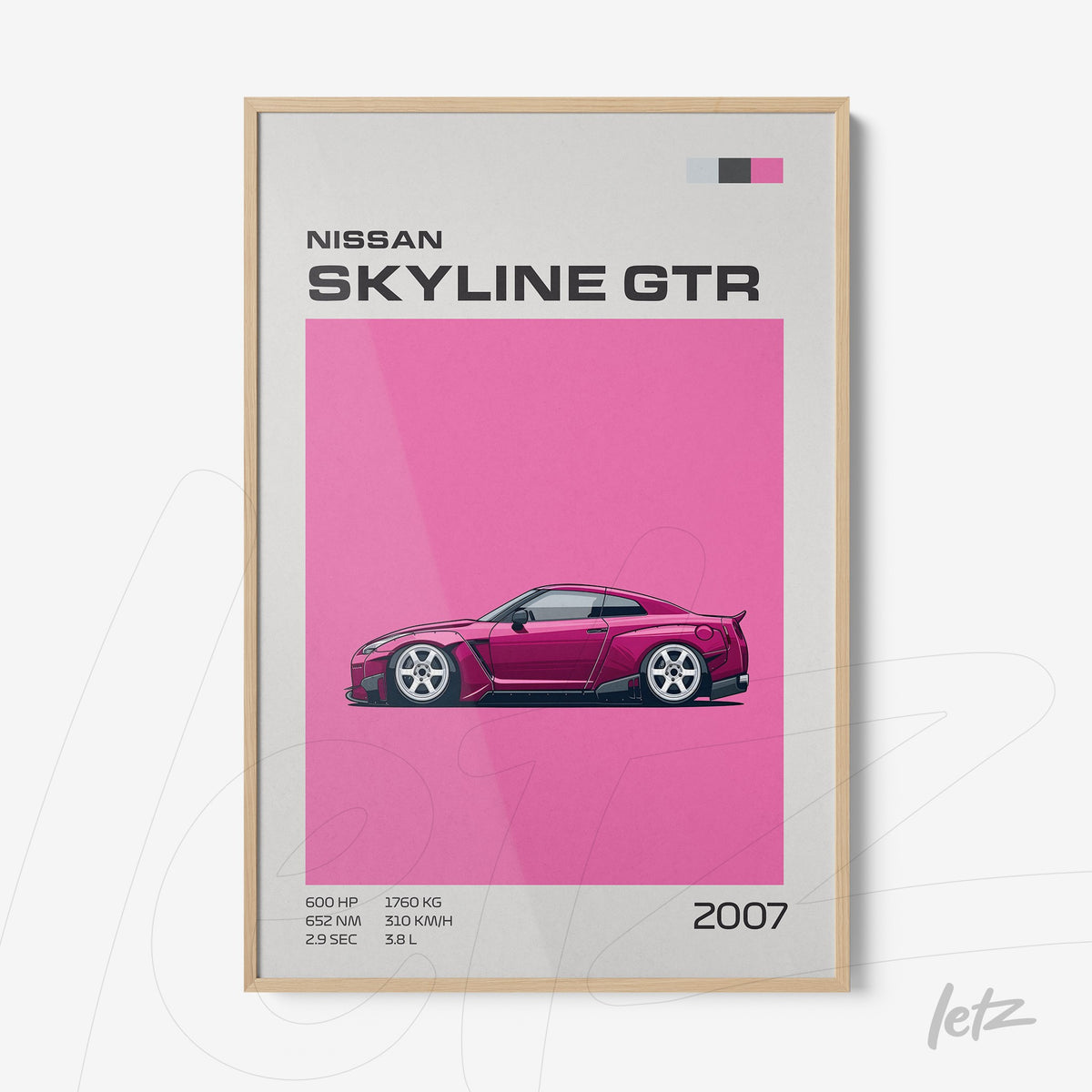 quadro com ilustração estilizada do carro Nissan Skyline GTR, fundo rosa vibrante e moldura de madeira clara