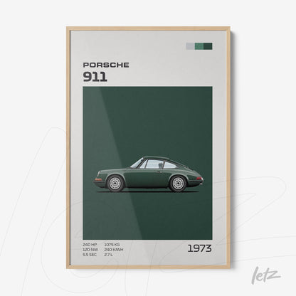 quadro com ilustração do carro Porsche 911 de 1973 em fundo verde, com moldura de madeira clara