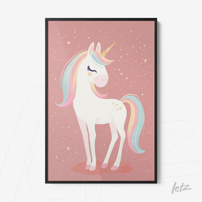 quadro com ilustração de unicórnio branco com crina colorida em fundo rosa, moldura preta