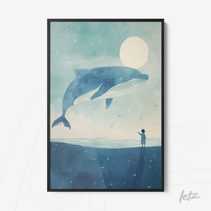 quadro com ilustração artística de uma baleia azul sobre um rapaz em pé na areia, sob um céu estrelado e a lua cheia