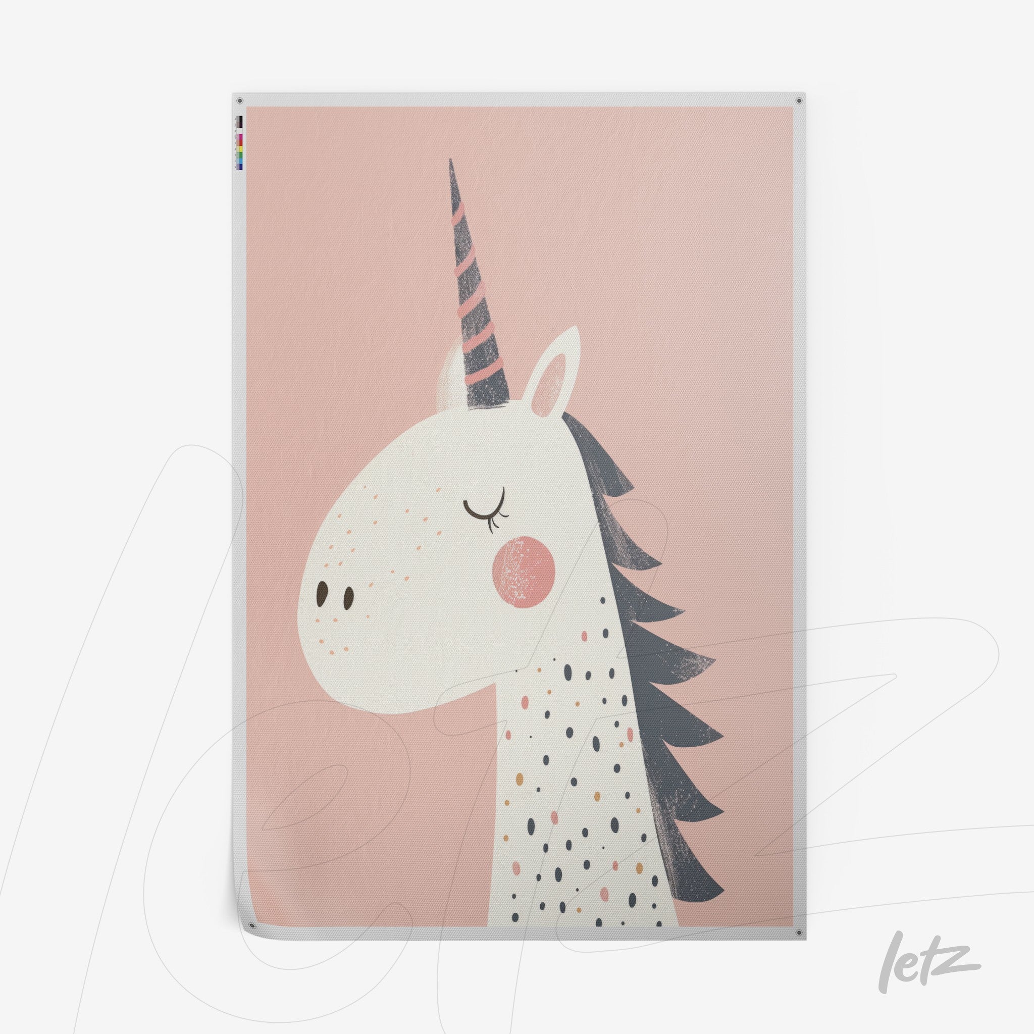 quadro com ilustração de um unicórnio em fundo rosa com detalhes em preto e cinza
