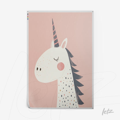 quadro com ilustração de um unicórnio em fundo rosa com detalhes em preto e cinza