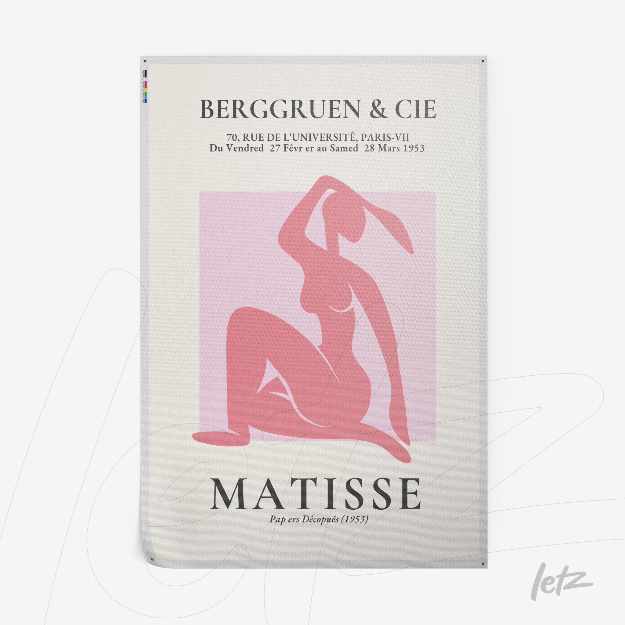 quadro em estilo moderno com ilustração de figura feminina em tons de rosa, apresentando moldura branca e fundo claro