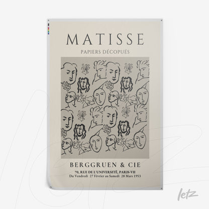 pôster com arte em estilo collage de rostos estilizados em fundo claro, detalhes de folhas e texto em tipografia clássica