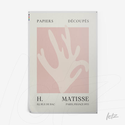 quadro com arte abstrata de mão em fundo rosa claro, texto discreto ao redor em moldura branca