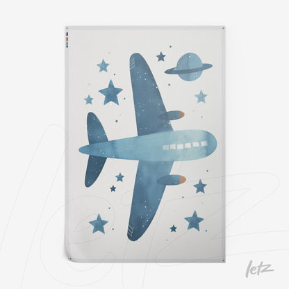 quadro com ilustração aquarela de um avião azul sob um céu estrelado com planetas