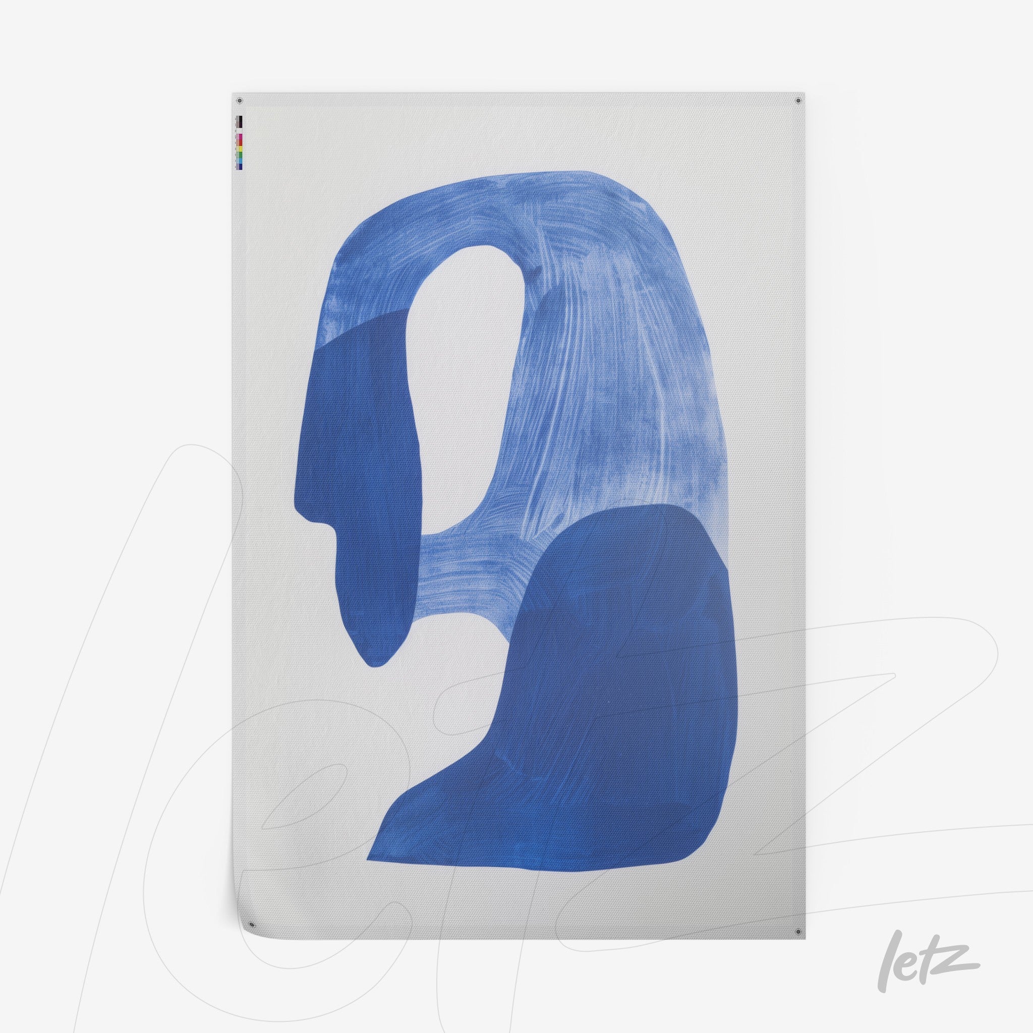 arte abstrata em tons de azul sobre fundo branco com formas orgânicas