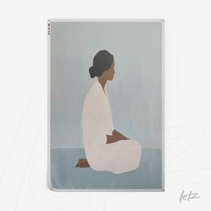 quadro com arte digital de mulher sentada em posição de meditação, em tons suaves de azul e cinza