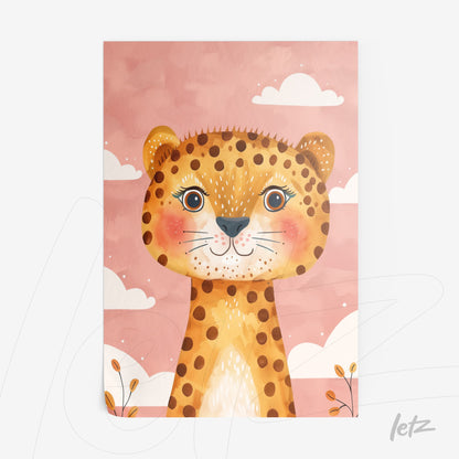 quadro de arte infantil com leopardo sorridente em fundo rosa e nuvens brancas