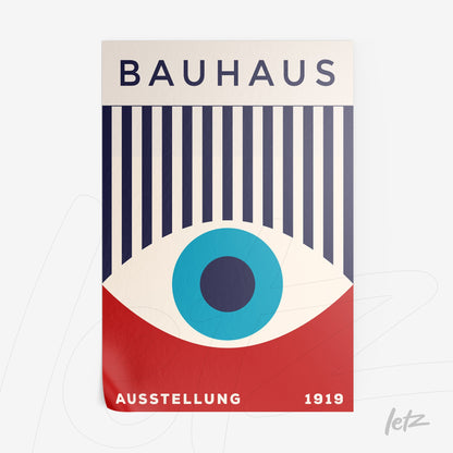 pôster com design abstrato estilo Bauhaus em fundo branco com olho azul e texto em vermelho