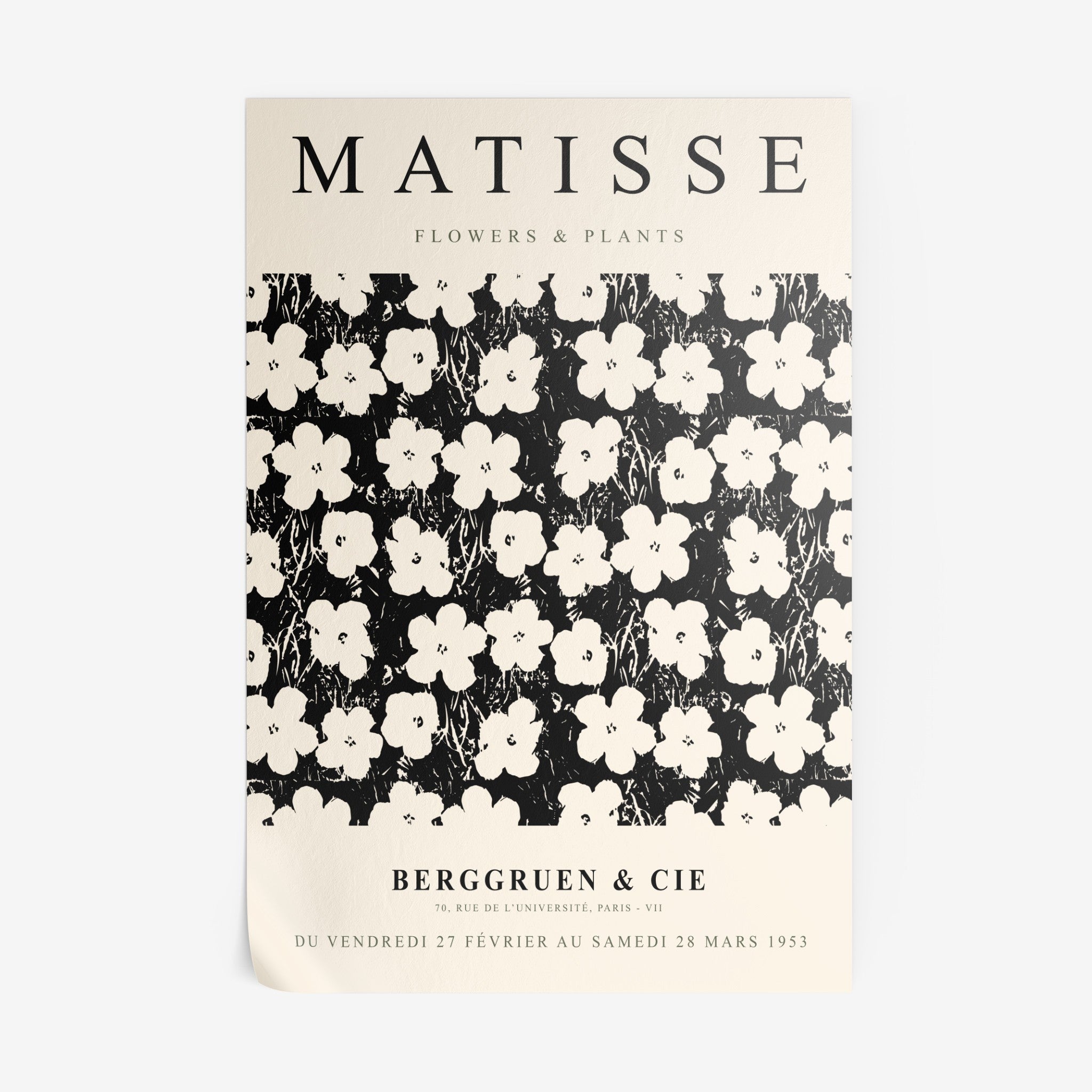 quadro em estilo vintage com flores brancas em fundo preto e texto em letras maiúsculas, moldura clara