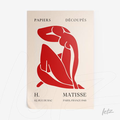 quadro com arte recortada em vermelho de figura feminina com fundo claro e texto em fonte clássica, moldura branca