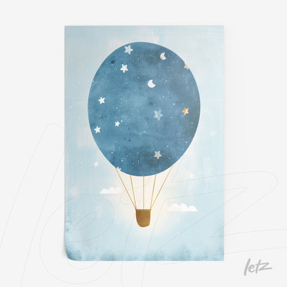 quadro com ilustração de balão de ar quente azul com estrelas e nuvens em fundo claro