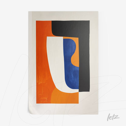 quadro com arte abstrata apresentando formas geométricas em laranja, azul e preto sobre fundo claro